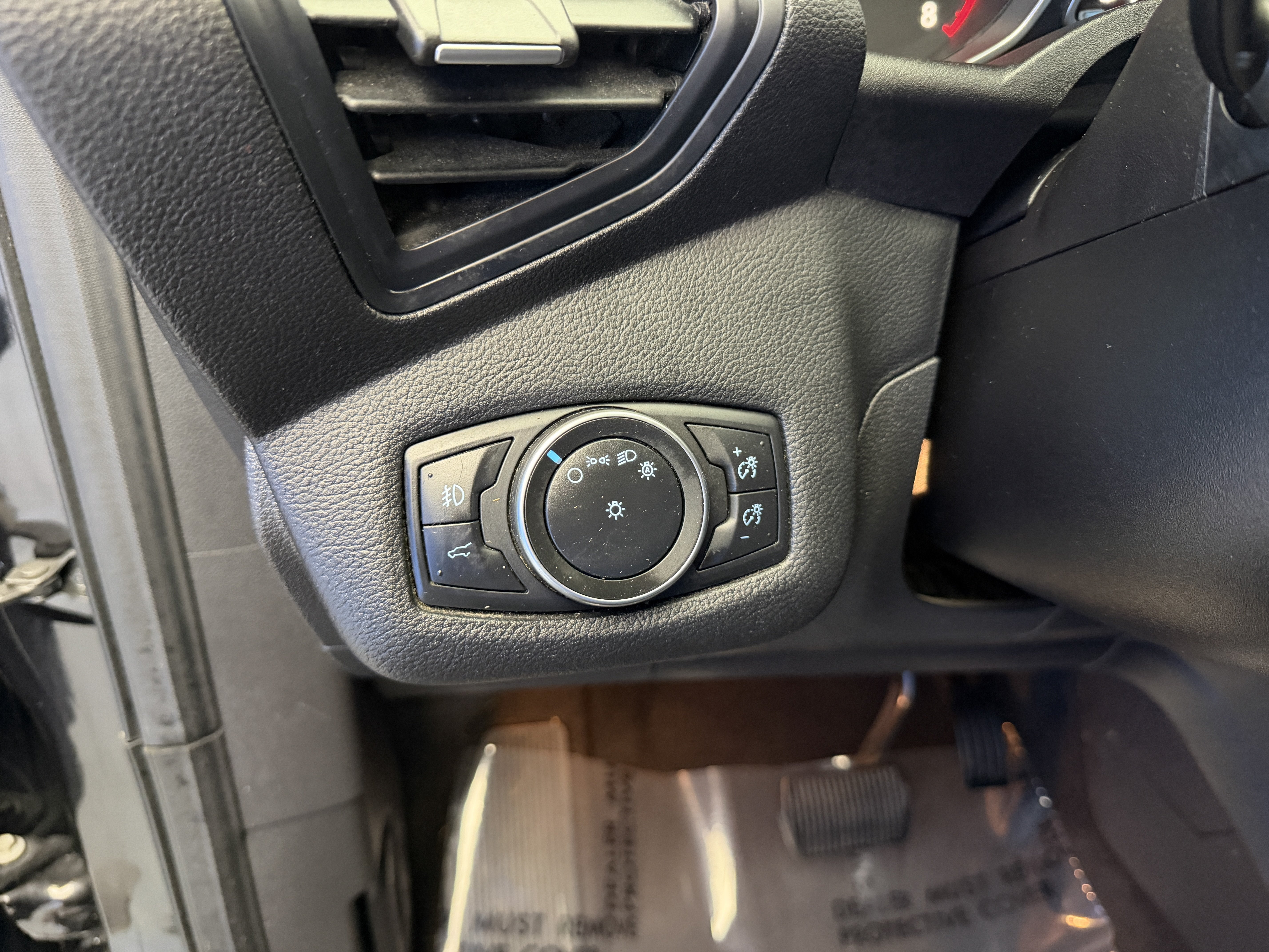 Used 2019 Ford Escape SE FWD image 14