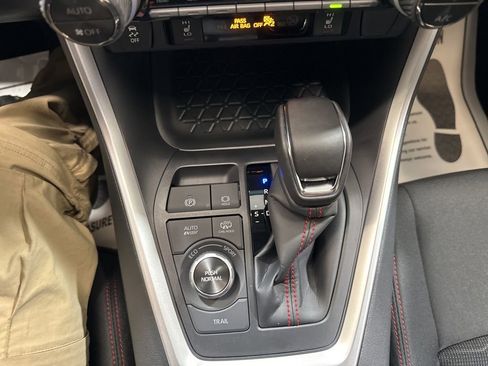 Used 2025 Toyota RAV4 SE image 30