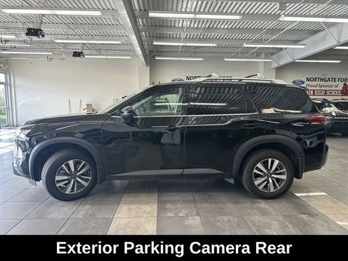 Used 2025 Nissan Pathfinder SL AWD/4WD image 12