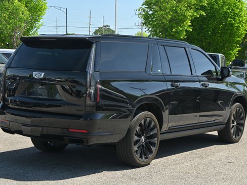 Used 2025 Cadillac Escalade ESV Sport Platinum w/ LPO, ONYX Package image 15