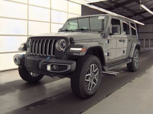 Used 2022 Jeep Wrangler Unlimited Sahara w/ Cold Weather Group AWD/4WD image 1