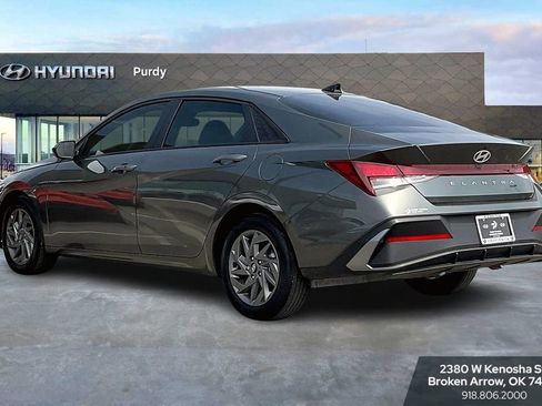 Used 2024 Hyundai Elantra SEL image 6