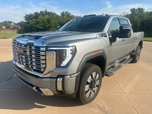 Used 2025 GMC Sierra 2500 Denali AWD/4WD image 1