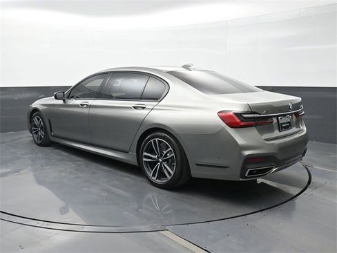 Used 2022 BMW 750i xDrive w/ Autobahn Package image 3