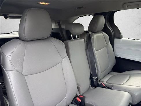 Certified 2026 Toyota Sienna XLE FWD image 21