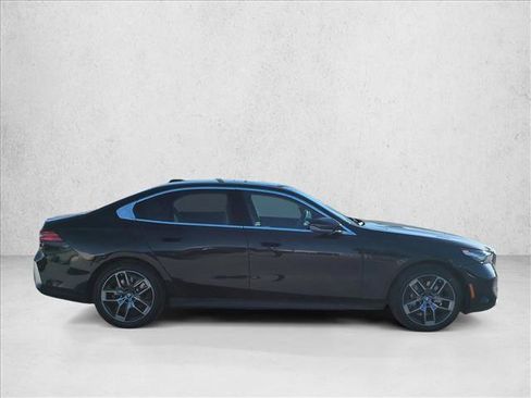 Used 2024 BMW i5 eDrive40i w/ Convenience Package RWD image 4