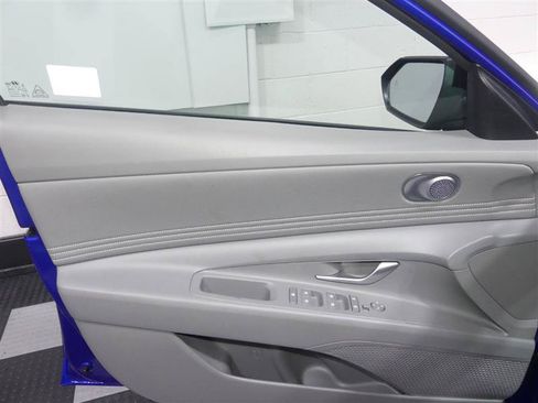 Used 2025 Hyundai Elantra Sport FWD image 18