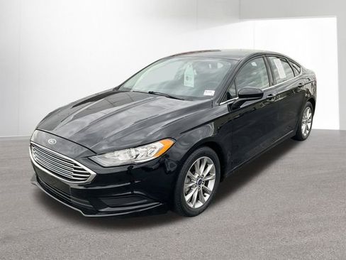 Used 2017 Ford Fusion SE w/ Fusion SE Technology Package FWD image 1