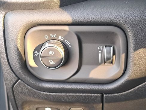 New 2026 RAM 1500 4x4 Crew Cab image 24