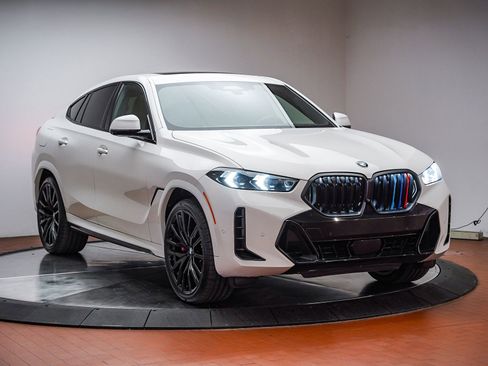 Certified 2024 BMW X6 xDrive40i w/ Premium Package AWD/4WD image 3