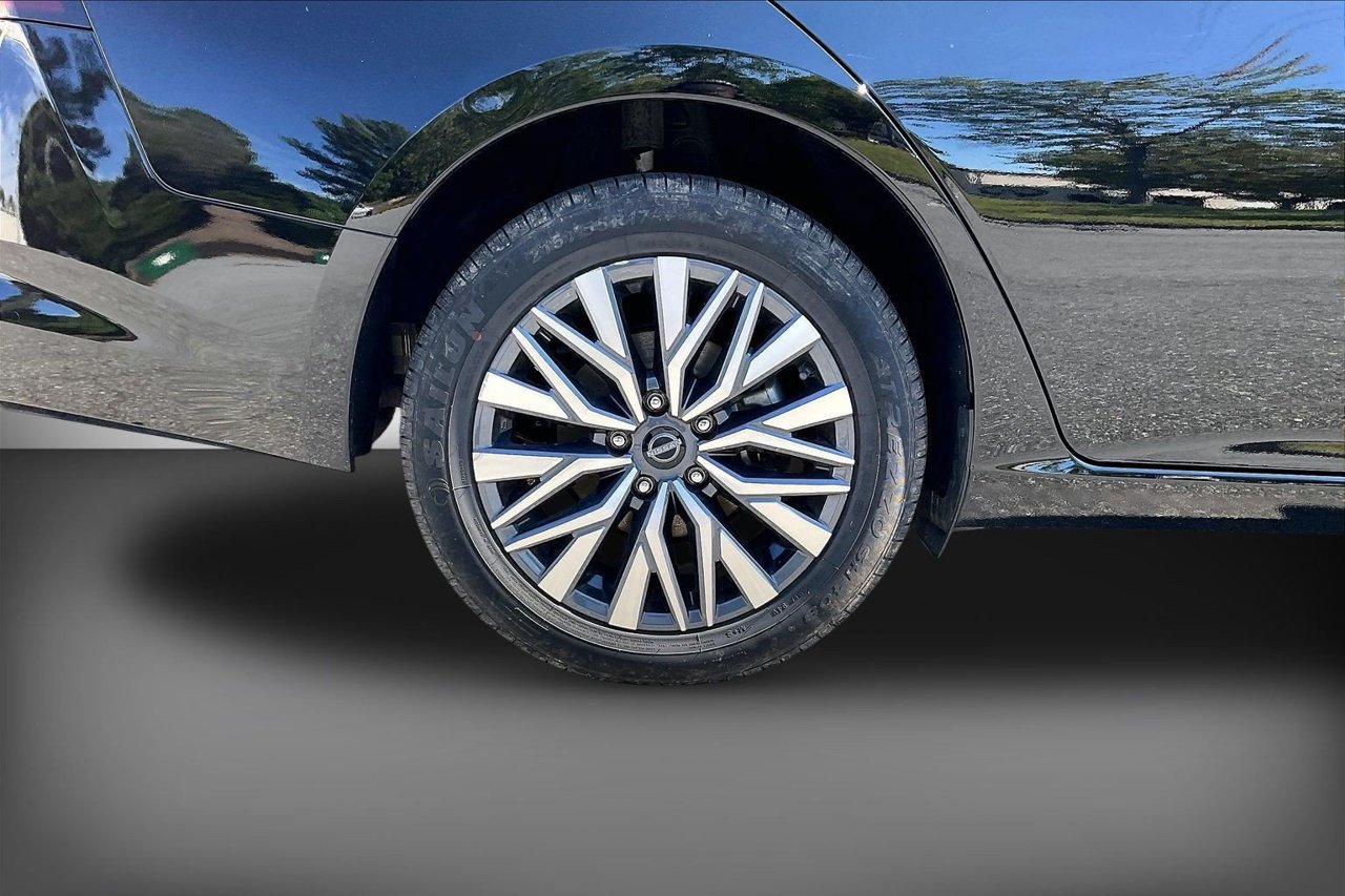 Used 2025 Nissan Altima 2.5 SV w/ SV Premium Package AWD/4WD image 33