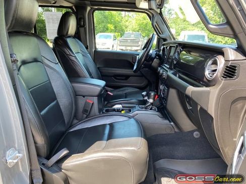Used 2022 Jeep Wrangler Unlimited Sahara AWD/4WD image 7