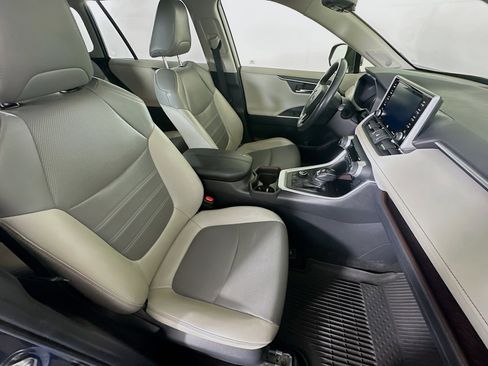 Used 2020 Toyota RAV4 Limited AWD/4WD image 33