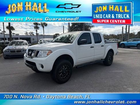 Used 2019 Nissan Frontier SV image 2