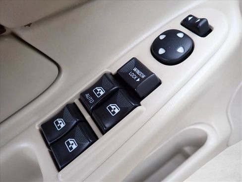 Used 2005 Chevrolet Impala w/ Preferred Equipment Group FWD image 12