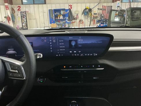 Certified 2025 Buick Enclave Preferred image 17