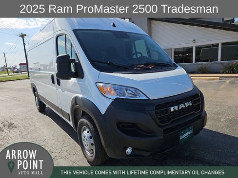 Used 2025 RAM ProMaster 2500 w/ Convenience Group FWD image 2