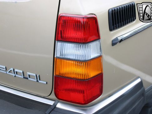 Used 1989 Volvo 240 Wagon image 11
