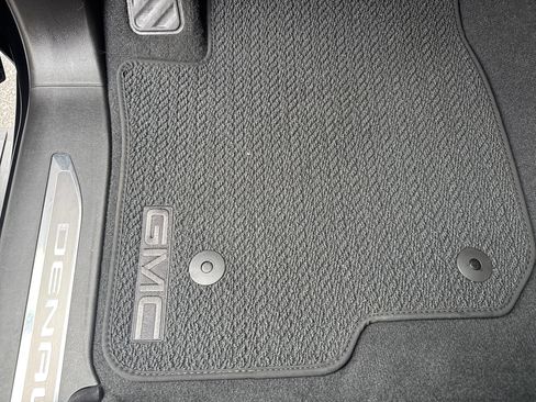 Used 2022 GMC Sierra 1500 Denali w/ Denali Reserve Package image 17