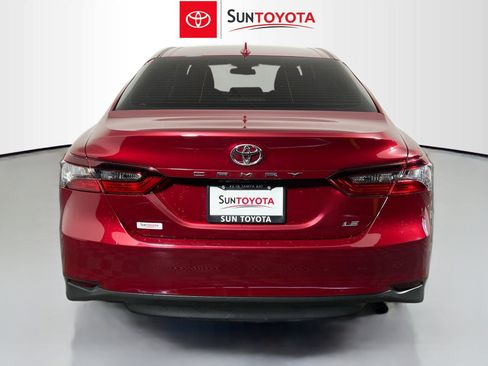 Used 2022 Toyota Camry LE FWD image 5