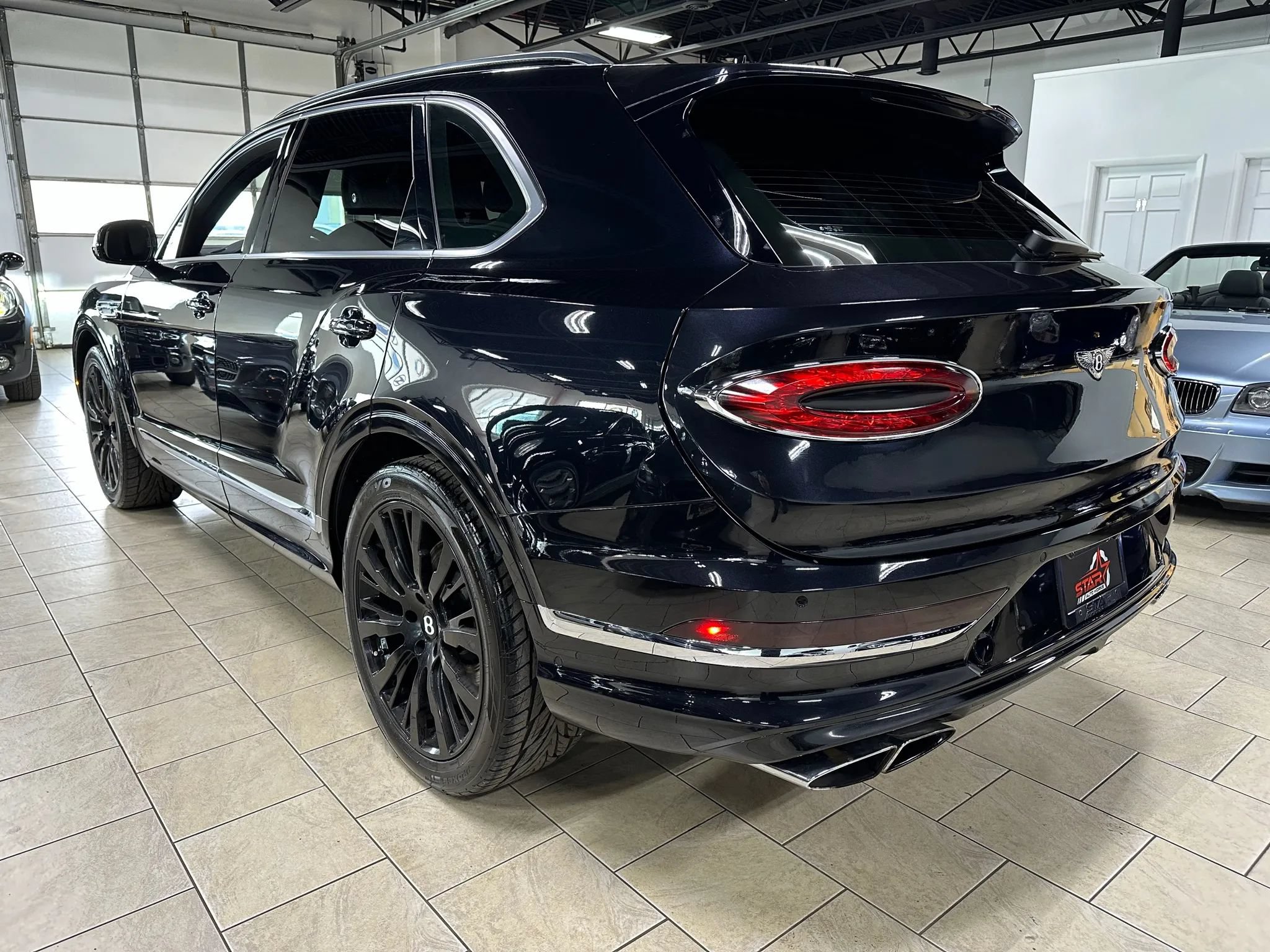 Used 2021 Bentley Bentayga AWD/4WD image 4