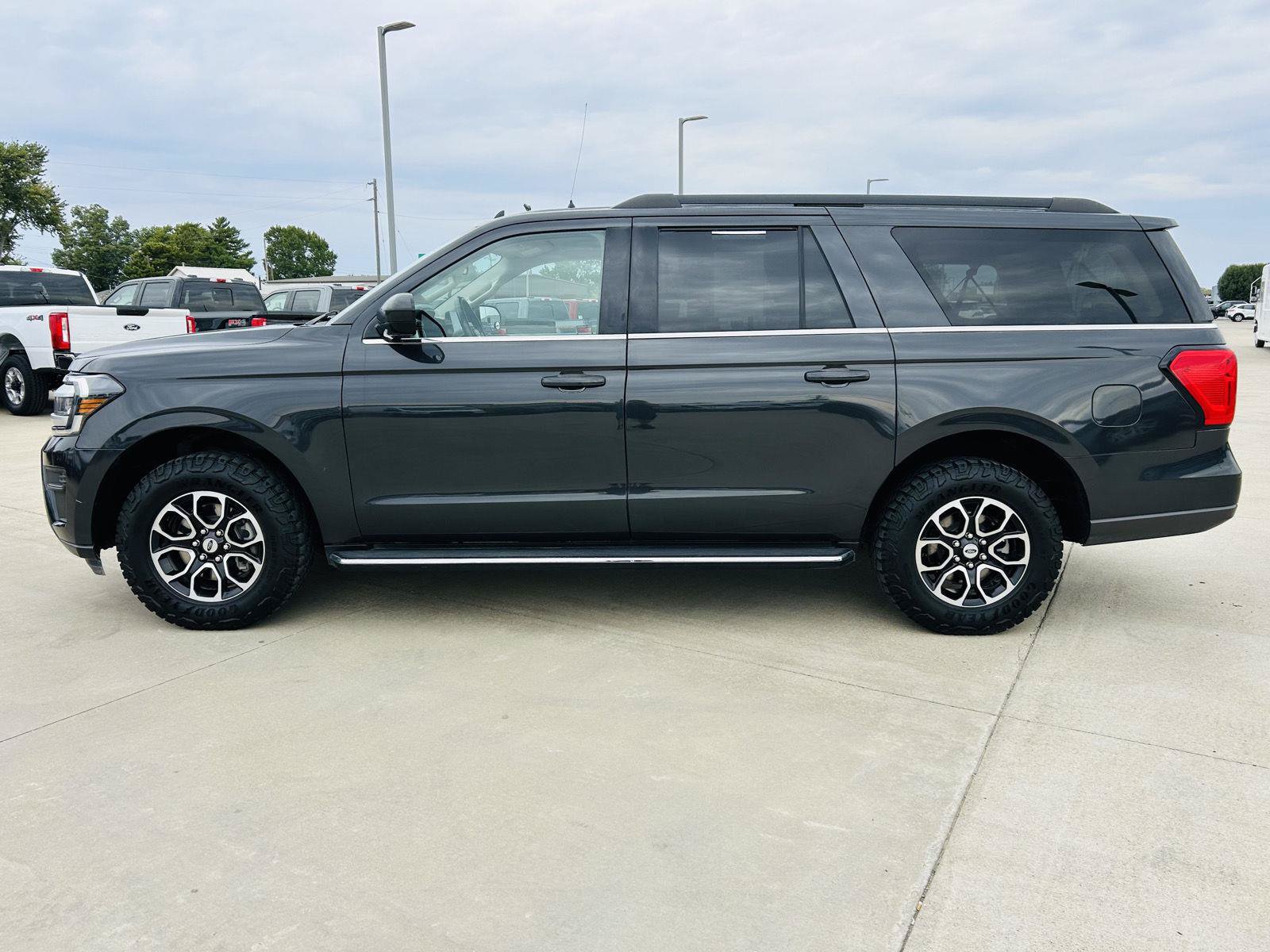 Used 2022 Ford Expedition Max XLT AWD/4WD image 39