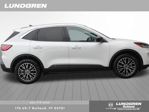 Used 2022 Ford Escape SE w/ Convenience Package image 2