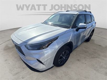 Used 2023 Toyota Highlander XLE