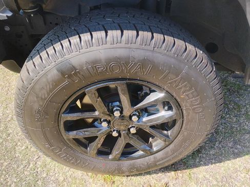 Certified 2023 Jeep Gladiator Sport AWD/4WD image 10
