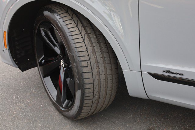 Used 2023 Bentley Bentayga AWD/4WD image 61
