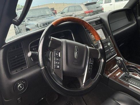 Used 2017 Lincoln Navigator L Select AWD/4WD image 6
