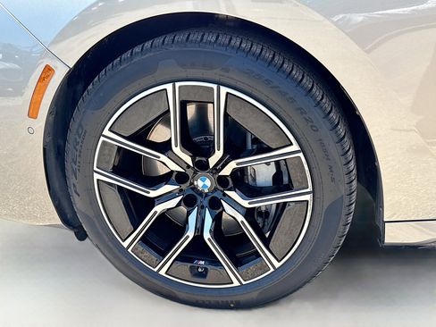 Used 2023 BMW 760i xDrive AWD/4WD image 42