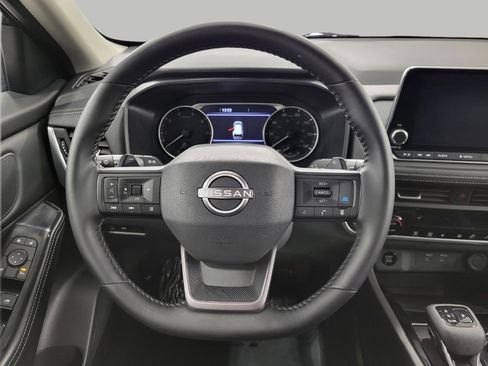 Used 2025 Nissan Rogue SV image 5