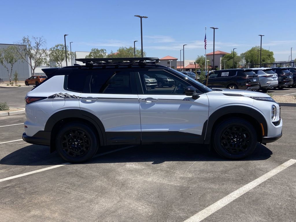 New 2026 Mitsubishi Outlander AWD image 2