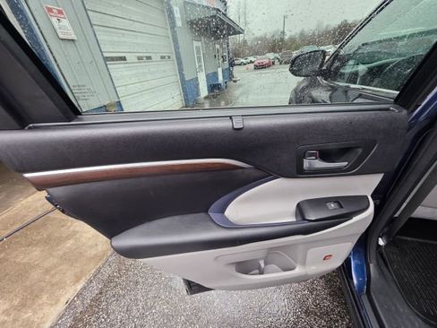 Used 2016 Toyota Highlander Limited Platinum image 19