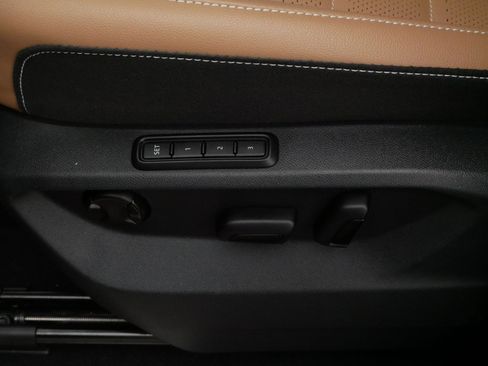 Certified 2025 Volkswagen Atlas Cross Sport SEL R-Line image 22