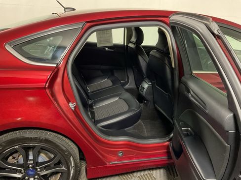 Used 2018 Ford Fusion SE w/ Equipment Group 201A FWD image 35