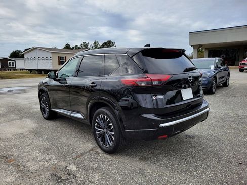 Used 2025 Nissan Rogue Platinum image 3