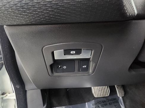 Used 2019 Land Rover Range Rover Velar R-Dynamic SE image 24