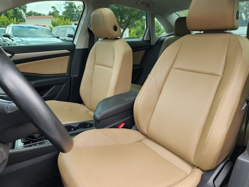 Used 2019 Volkswagen Jetta SE FWD image 7