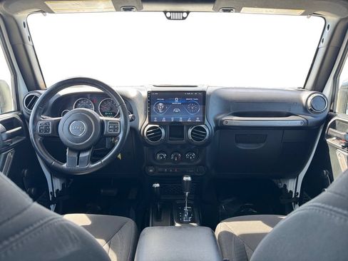 Used 2018 Jeep Wrangler Unlimited Sport w/ Connectivity Group AWD/4WD image 12