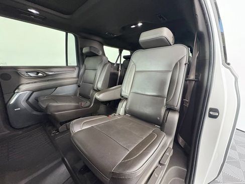 Used 2021 GMC Yukon XL Denali w/ Denali Premium Package AWD/4WD image 19