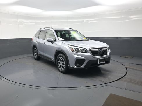 Used 2019 Subaru Forester Premium AWD/4WD image 8
