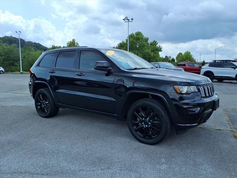 Used 2021 Jeep Grand Cherokee Laredo X AWD/4WD image 3