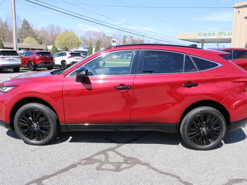 Used 2023 Toyota Venza Nightshade image 2