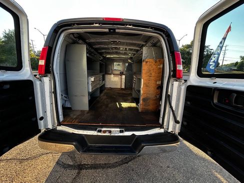 Used 2018 Chevrolet Express 3500 Extended w/ Driver Convenience Package image 27