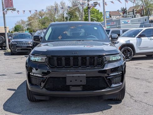 Used 2023 Jeep Grand Cherokee Limited w/ Black Appearance Package AWD/4WD image 3