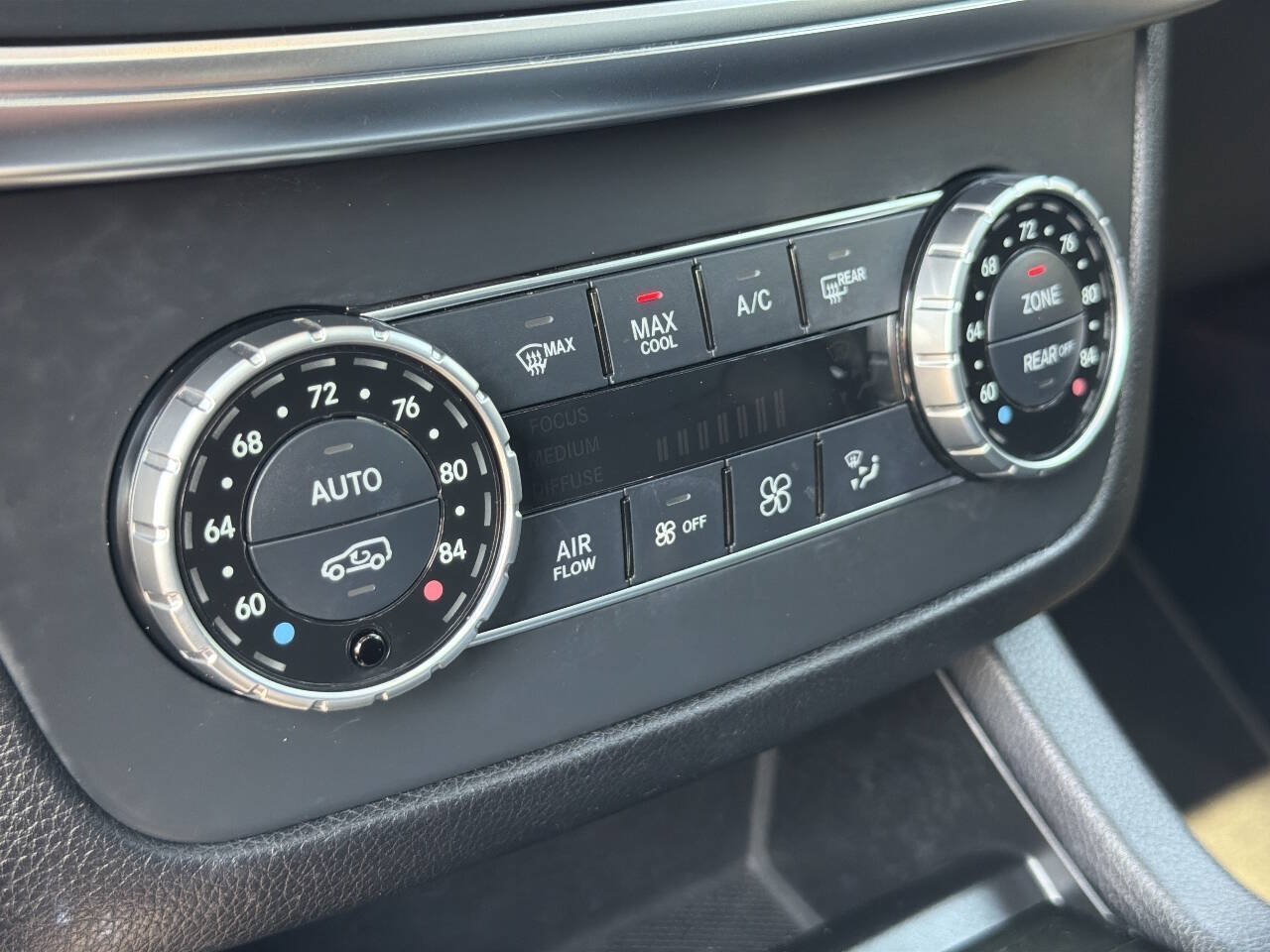 Used 2016 Mercedes-Benz GL 450 4MATIC image 34