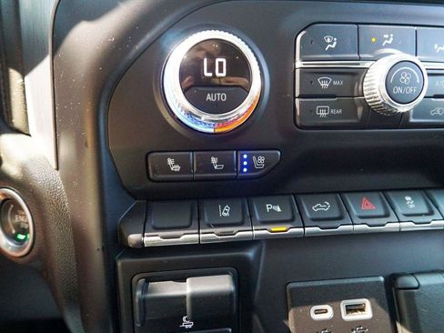 Used 2022 GMC Sierra 2500 Denali w/ Technology Package AWD/4WD image 33