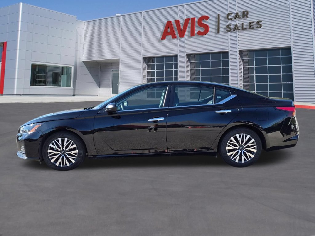 Used 2025 Nissan Altima 2.5 SV FWD image 10